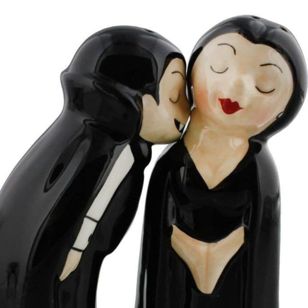 Vampire Love at First Bite Magnetic Kissing Ceramic Salt and Pepper Shakers Set - Picture 2 of 4